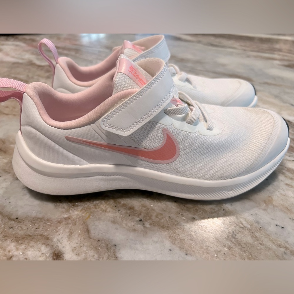 Nike Star Runner Girls Size 2.5Y Pink and White